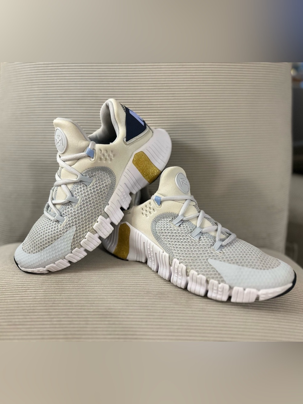 Nike women’s Free Metcon  "Pure Platinum/Metallic Gold Coin" size 10